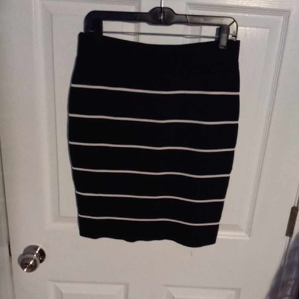 Elle Black and White Pencil Skirt